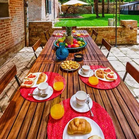 Corte Della Palma Superb Venetian Garden Apartment Venice