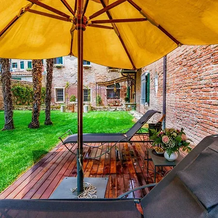Διαμέρισμα Corte Della Palma Superb Venetian Garden Βενετία