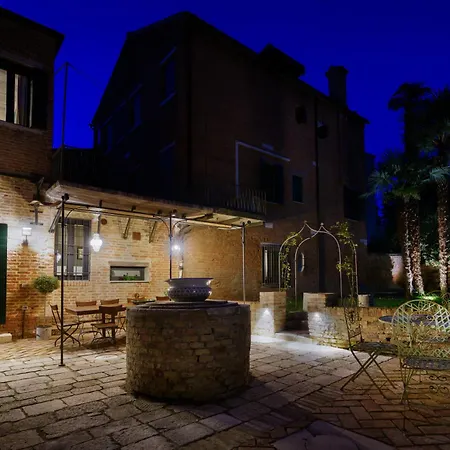 Corte Della Palma Superb Venetian Garden Apartment